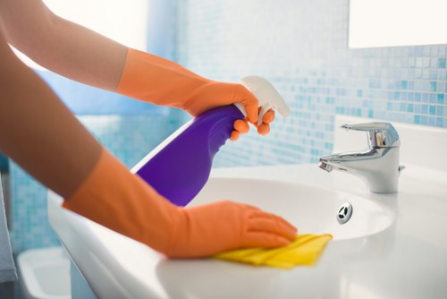 Detailed bathroom deep clean in an NW5 property focusing on tiles and fixtures
