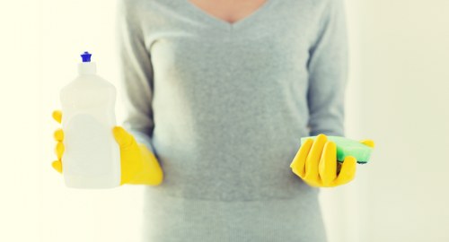 Local cleaner working in an NW5 flat kitchen and living area